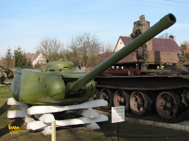 Wieża czołgu IS-2. fot. T. Blachura